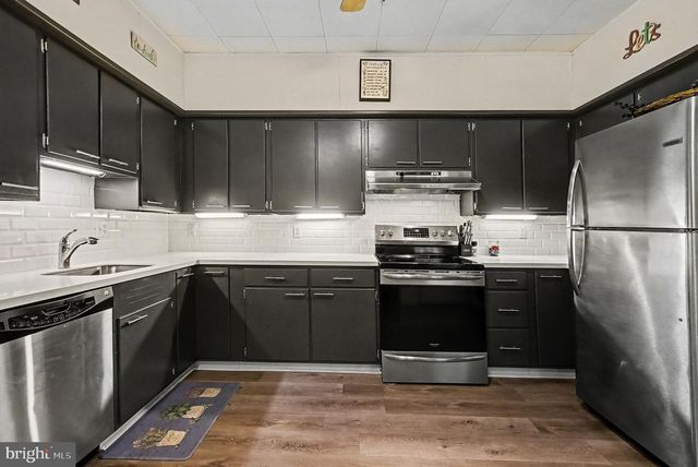 30 S WALNUT ST, Mount Carmel, PA 17851