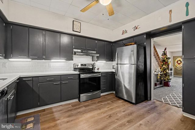 30 S WALNUT ST, Mount Carmel, PA 17851