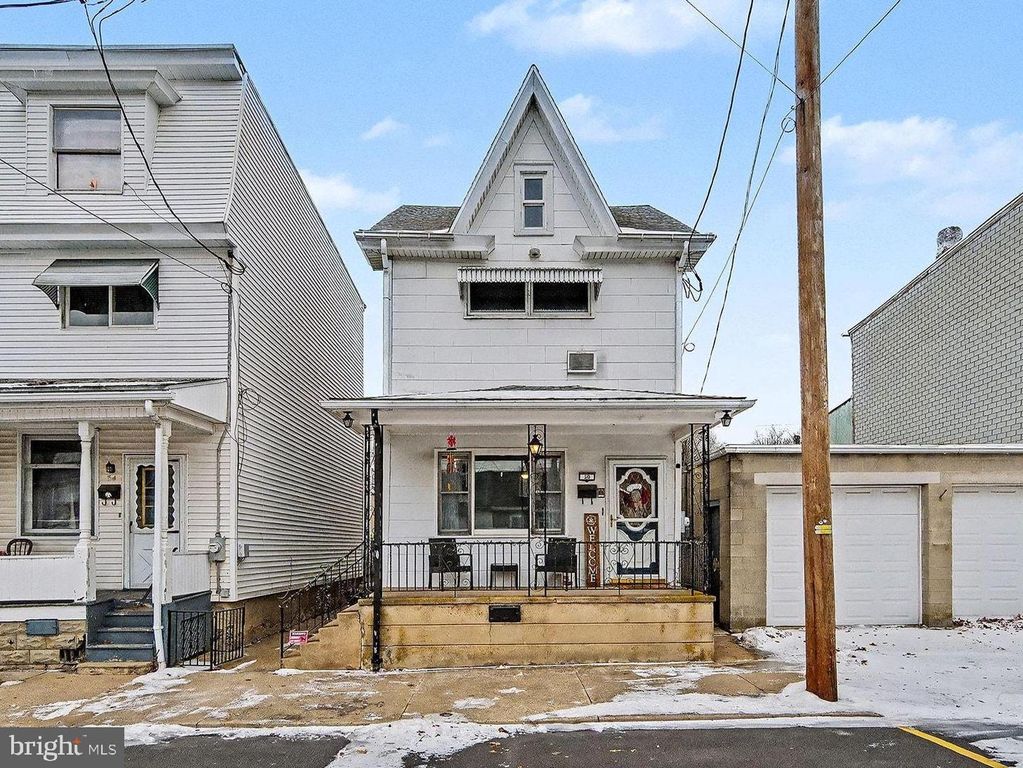 30 S WALNUT ST, Mount Carmel, PA 17851