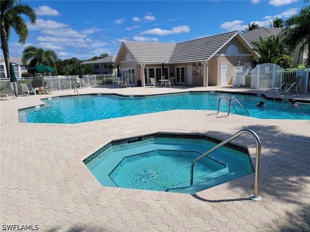 832 Tanbark DR 105, Naples, FL 34108