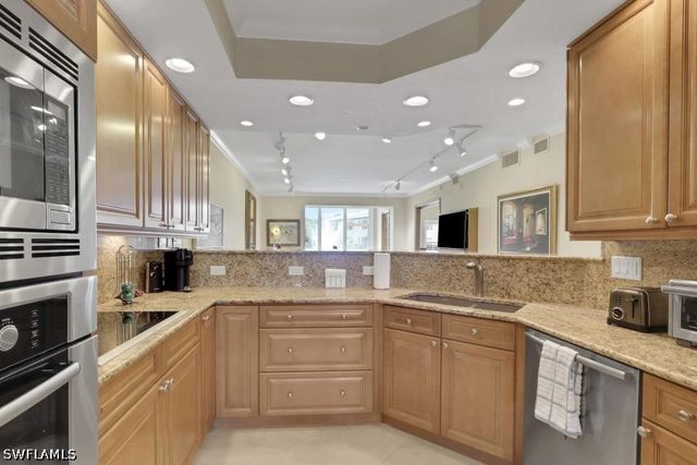 832 Tanbark DR 105, Naples, FL 34108