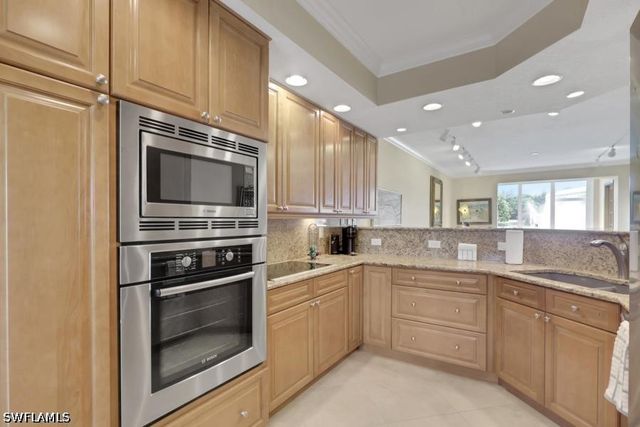 832 Tanbark DR 105, Naples, FL 34108