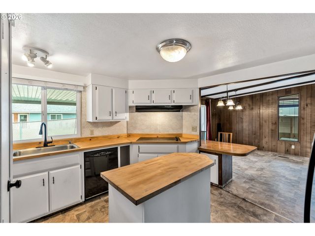 14012 Se RUPERT Dr, Milwaukie, OR 97267