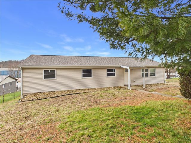 909 1st St, Menallen Twp, PA 15468