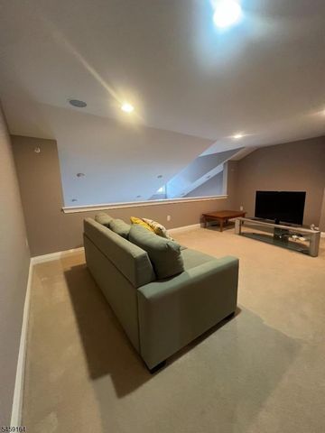 704 Donato Cir, Scotch Plains Twp., NJ 07076
