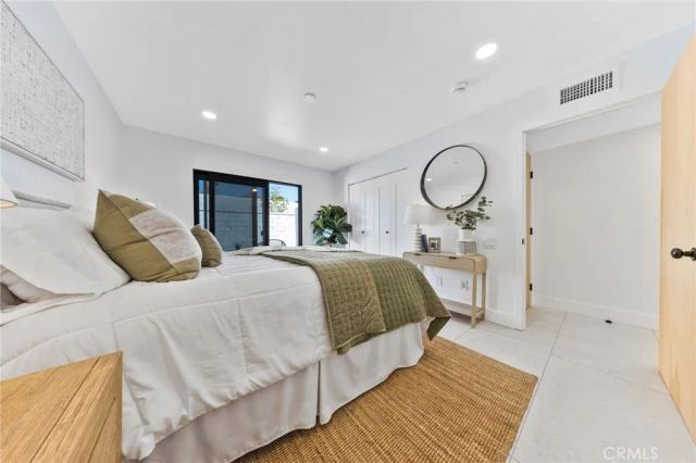 1033 E Via Escuela, Palm Springs, CA 92262