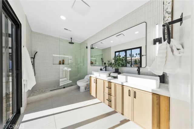1033 E Via Escuela, Palm Springs, CA 92262
