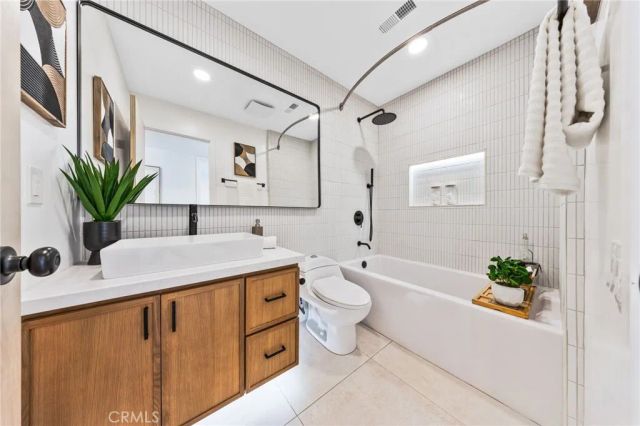 1033 E Via Escuela, Palm Springs, CA 92262