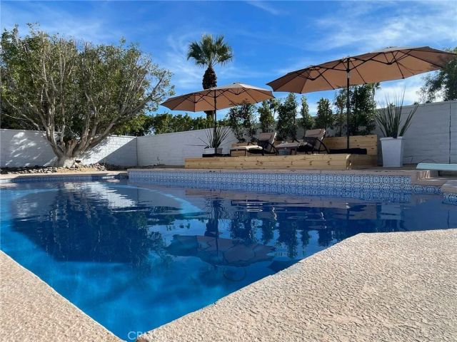 1033 E Via Escuela, Palm Springs, CA 92262