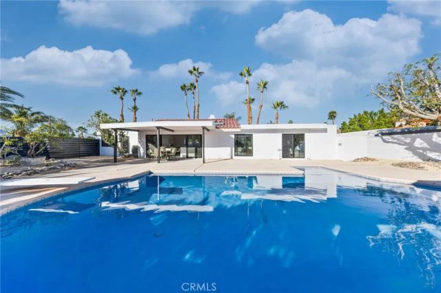 1033 E Via Escuela, Palm Springs, CA 92262