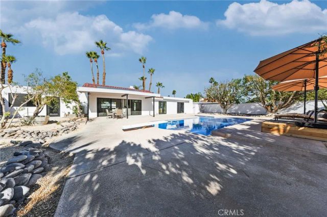 1033 E Via Escuela, Palm Springs, CA 92262