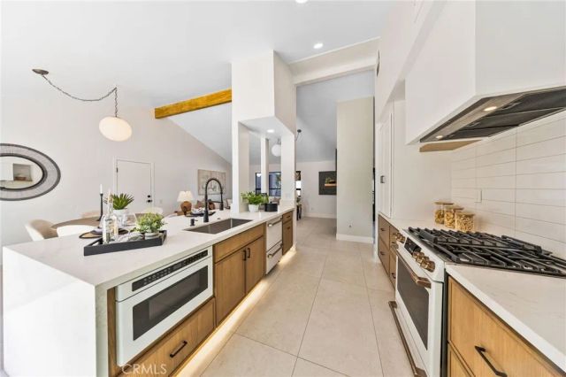 1033 E Via Escuela, Palm Springs, CA 92262
