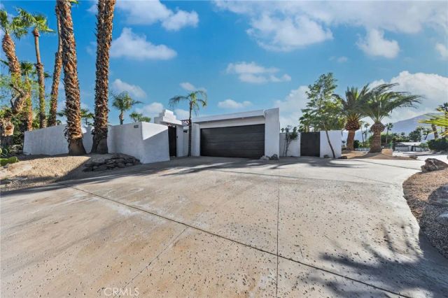 1033 E Via Escuela, Palm Springs, CA 92262