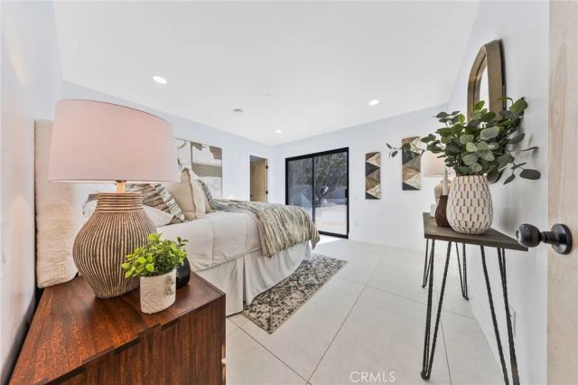 1033 E Via Escuela, Palm Springs, CA 92262