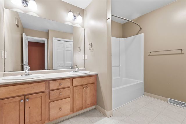 306 Woodcrest Dr, North Fayette, PA 15108