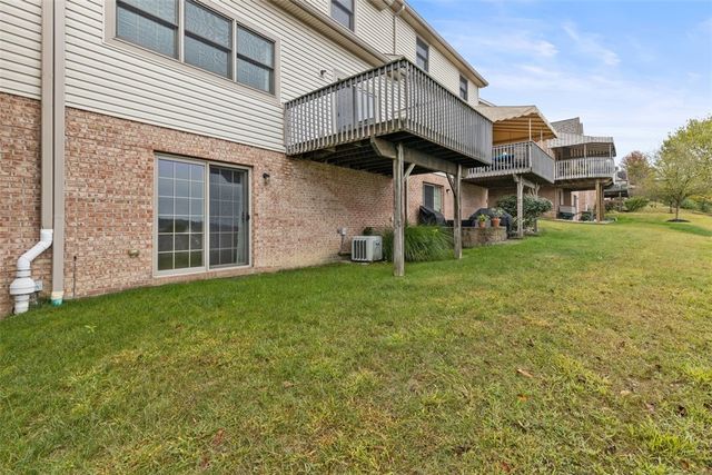 306 Woodcrest Dr, North Fayette, PA 15108