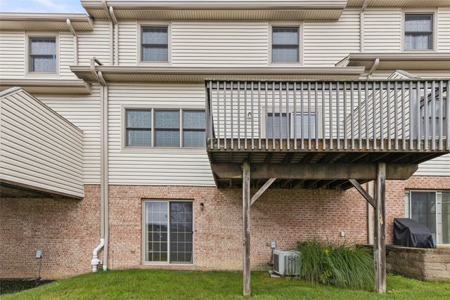 306 Woodcrest Dr, North Fayette, PA 15108