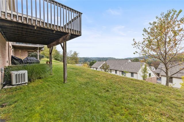 306 Woodcrest Dr, North Fayette, PA 15108