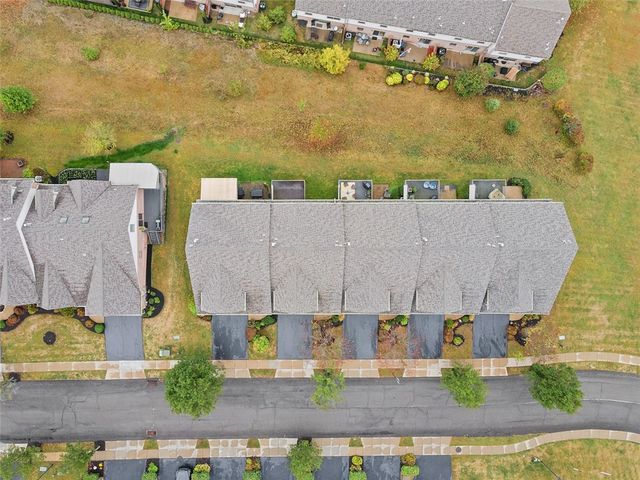 306 Woodcrest Dr, North Fayette, PA 15108