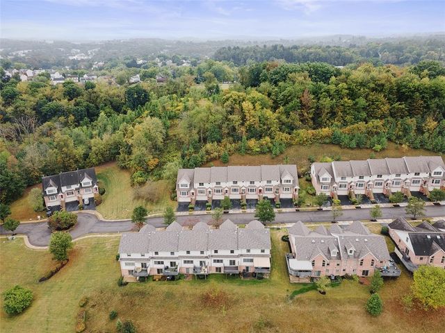 306 Woodcrest Dr, North Fayette, PA 15108