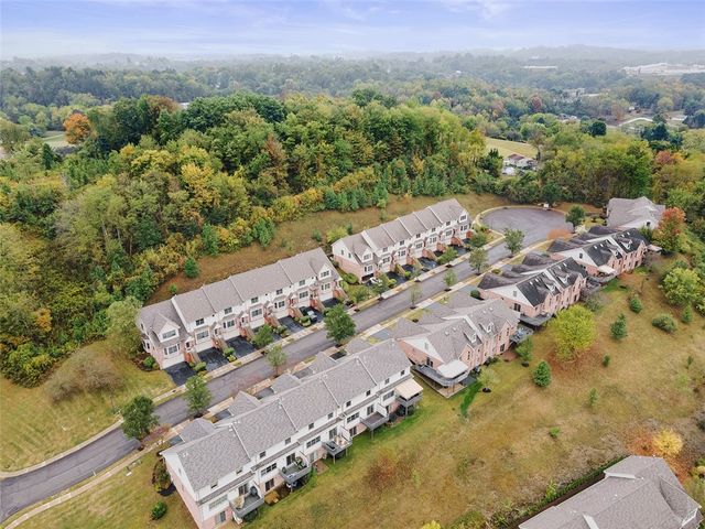 306 Woodcrest Dr, North Fayette, PA 15108