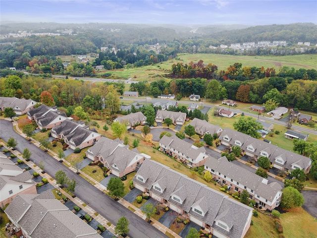 306 Woodcrest Dr, North Fayette, PA 15108