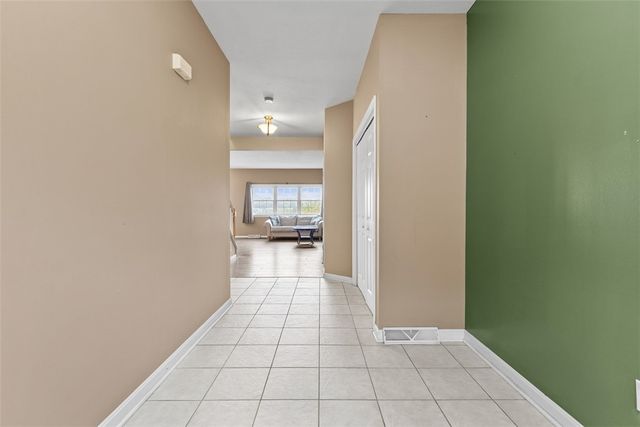 306 Woodcrest Dr, North Fayette, PA 15108