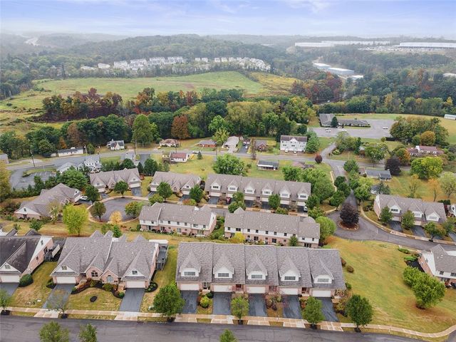 306 Woodcrest Dr, North Fayette, PA 15108