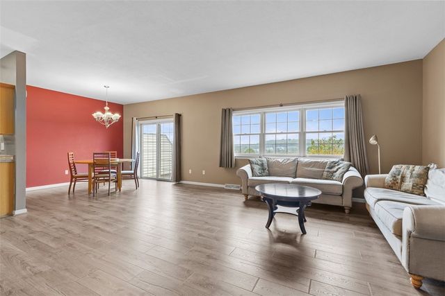 306 Woodcrest Dr, North Fayette, PA 15108