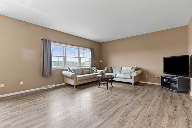 306 Woodcrest Dr, North Fayette, PA 15108