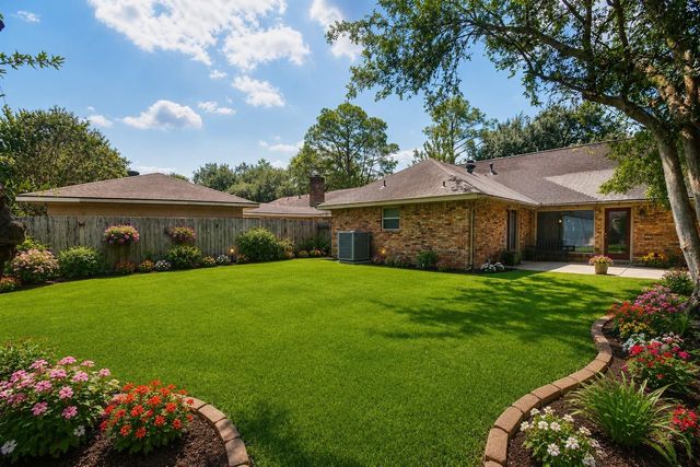 5422 Rutherglenn Drive, Houston, TX 77096