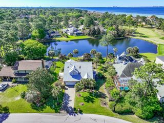 152 Baywind Drive, Niceville, FL 32578
