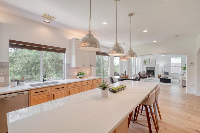 8311 Lofty LN, Round Rock, TX 78681