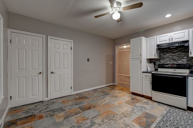 51 View St, Holyoke, MA 01040