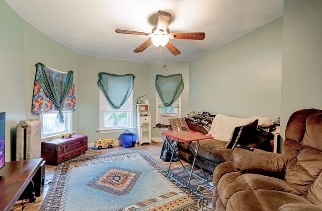 51 View St, Holyoke, MA 01040