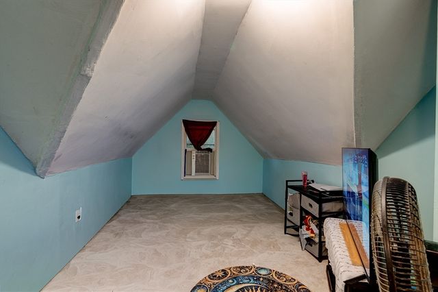 51 View St, Holyoke, MA 01040
