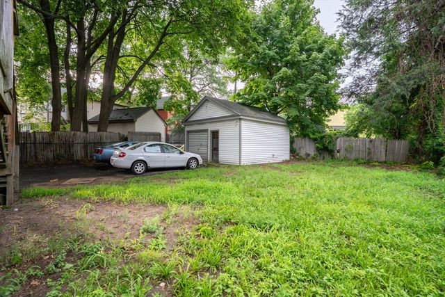 51 View St, Holyoke, MA 01040