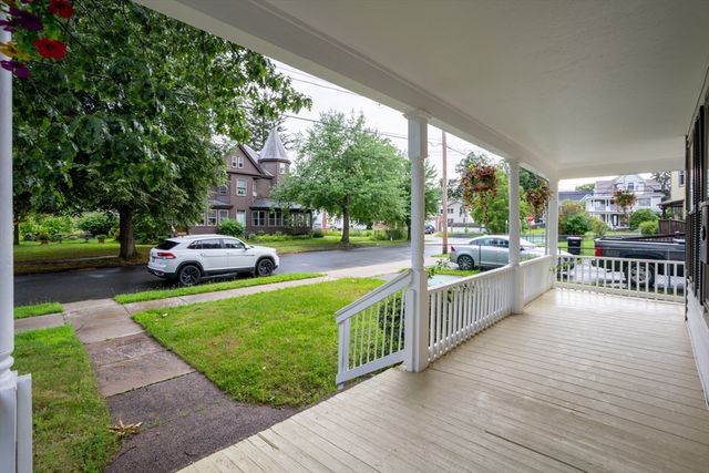 51 View St, Holyoke, MA 01040