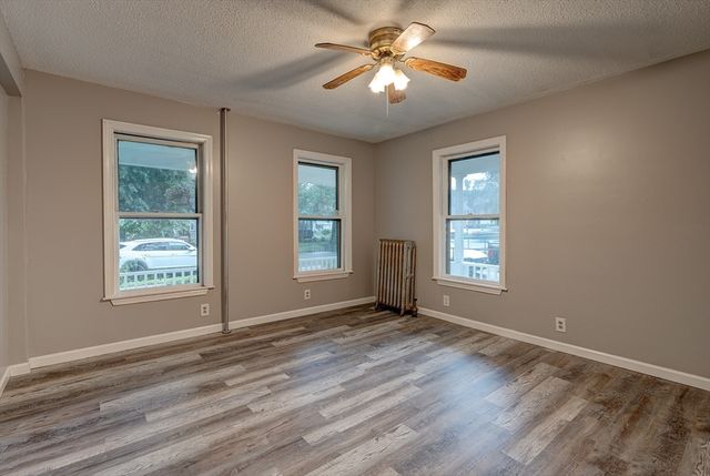 51 View St, Holyoke, MA 01040