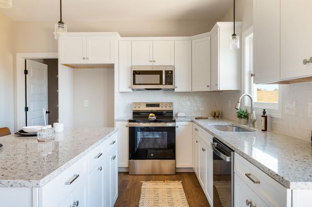 10528 Leesville RD, Lynch Station, VA 24571