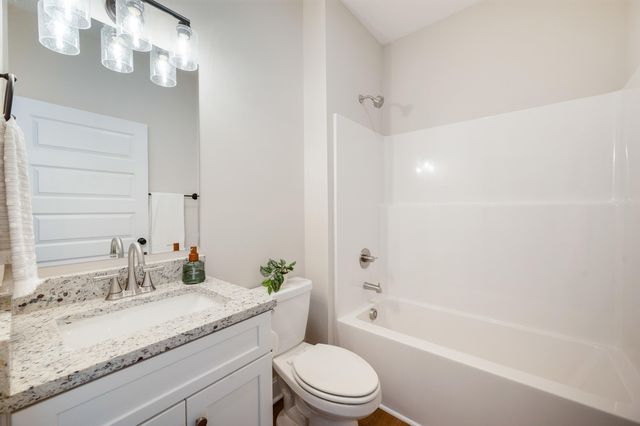 10528 Leesville RD, Lynch Station, VA 24571