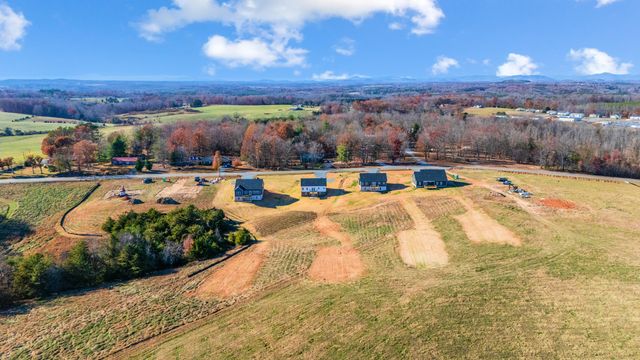 10528 Leesville RD, Lynch Station, VA 24571