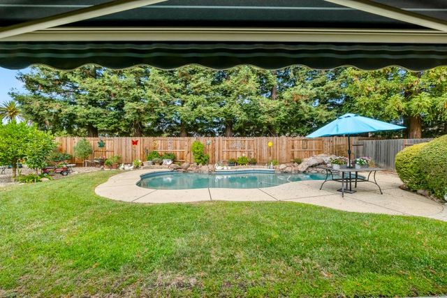 9184 Quail Cove Dr, Elk Grove, CA 95624