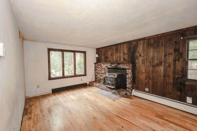 16 Meserve Road, Durham, NH 03824