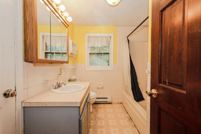 16 Meserve Road, Durham, NH 03824