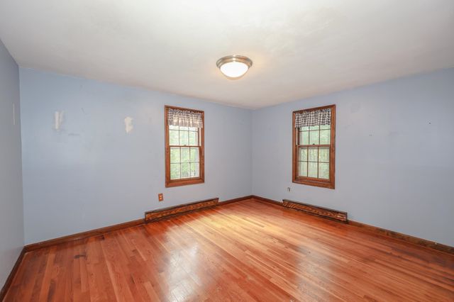 16 Meserve Road, Durham, NH 03824