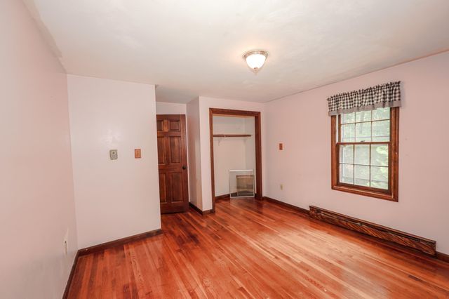 16 Meserve Road, Durham, NH 03824