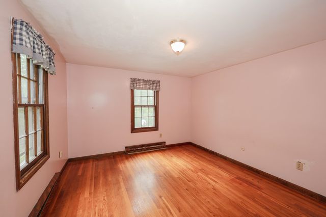 16 Meserve Road, Durham, NH 03824