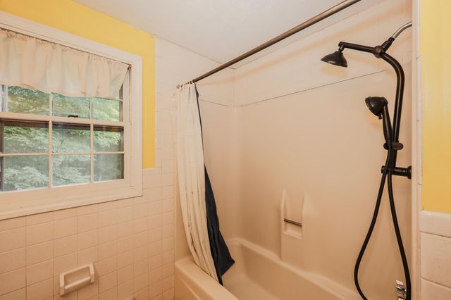 16 Meserve Road, Durham, NH 03824