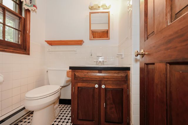 16 Meserve Road, Durham, NH 03824